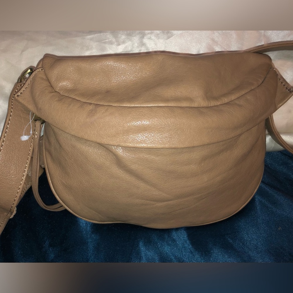Hobo International Classic Tan Leather Crossbody Bag - Women